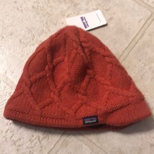 Women's vanilla beanie in sumac red